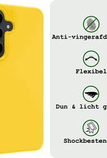 BASEY. Hoes Geschikt voor Samsung A55 Hoesje Siliconen Back Cover Case Met 2x Screenprotector - Hoesje Geschikt voor Samsung Galaxy A55 Hoes Cover Hoesje - Geel