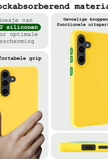 BASEY. Hoes Geschikt voor Samsung A55 Hoesje Siliconen Back Cover Case Met 2x Screenprotector - Hoesje Geschikt voor Samsung Galaxy A55 Hoes Cover Hoesje - Geel