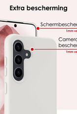 NoXx Hoes Geschikt voor Samsung A55 Hoesje Cover Siliconen Back Case Hoes Met 2x Screenprotector - Wit