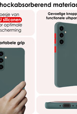 NoXx Hoes Geschikt voor Samsung A35 Hoesje Cover Siliconen Back Case Hoes Met 2x Screenprotector - Donkergroen