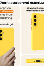 Nomfy Hoesje Geschikt voor Samsung A35 Hoesje Siliconen Cover Case Met 2x Screenprotector - Hoes Geschikt voor Samsung Galaxy A35 5G Hoes Back Case - Geel