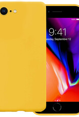 NoXx Hoes Geschikt voor iPhone 7 Hoesje Cover Siliconen Back Case Hoes - Geel