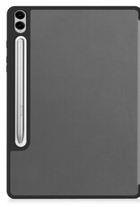 BASEY. Hoesje Geschikt voor Samsung Galaxy Tab S9 FE Plus Hoes Case Tablet Hoesje Tri-fold Met Uitsparing Geschikt voor S Pen - Hoes Geschikt voor Samsung Tab S9 FE Plus Hoesje Hard Cover Bookcase Hoes - Grijs