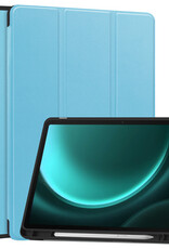 BASEY. Hoesje Geschikt voor Samsung Galaxy Tab S9 FE Plus Hoes Case Tablet Hoesje Tri-fold Met Uitsparing Geschikt voor S Pen - Hoes Geschikt voor Samsung Tab S9 FE Plus Hoesje Hard Cover Bookcase Hoes - Lichtblauw