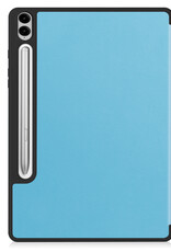 BASEY. Hoesje Geschikt voor Samsung Galaxy Tab S9 FE Plus Hoes Case Tablet Hoesje Tri-fold Met Uitsparing Geschikt voor S Pen Met Screenprotector - Hoes Geschikt voor Samsung Tab S9 FE Plus Hoesje Hard Cover Bookcase Hoes - Lichtblauw