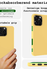 BASEY. Hoes Geschikt voor iPhone 16 Pro Hoesje Siliconen Back Cover Case Met 2x Screenprotector - Hoesje Geschikt voor iPhone 16 Pro Hoes Cover Hoesje - Geel