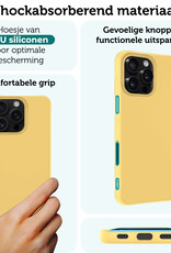 Forterra Hoesje Geschikt voor iPhone 16 Pro Case Siliconen Hoes Met 2x Screenprotector - Hoes Geschikt voor iPhone 16 Pro Hoesje Back Cover - Geel