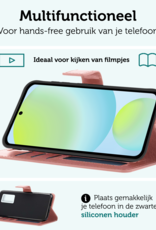 Forterra Hoesje Geschikt voor Samsung S24 FE Book Case Kunstleer Hoes Met 2x Screenprotector - Hoes Geschikt voor Samsung Galaxy S24 FE Hoesje Bookcase Met Pasjeshouder - Rosé goud