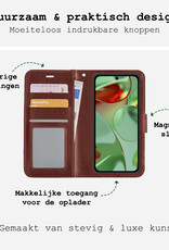 BASEY. Hoesje Geschikt voor Google Pixel 9 Pro Hoesje Book Case Hoes Portemonnee Cover Walletcase Met 2x Screenprotector - Hoes Geschikt voor Google Pixel 9 Pro Hoes Bookcase Hoesje - Bruin