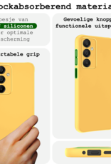 BASEY. Hoes Geschikt voor Samsung A16 Hoesje Siliconen Back Cover Case Met 2x Screenprotector - Hoesje Geschikt voor Samsung Galaxy A16 Hoes Cover Hoesje - Geel