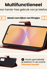 Nomfy Nomfy Samsung Galaxy A36 Hoesje Bookcase Met 2x Screenprotector - Bruin