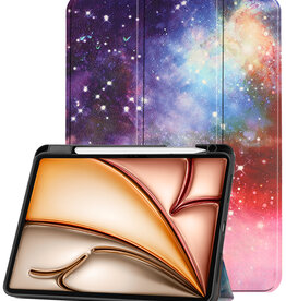 Nomfy Nomfy iPad Air 7 (11 inch) Hoesje Met Uitsparing Apple Pencil - Galaxy