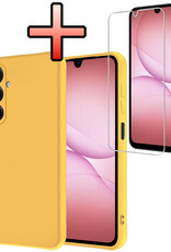 NoXx NoXx Samsung Galaxy A17 Hoesje Siliconen Met Screenprotector - Geel