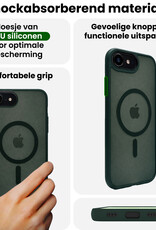 BASEY. BASEY. iPhone 17e Magsafe Hoesje Donkergroen Met Screenprotector