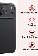 NoXx NoXx iPhone 18 Pro Hoesje Siliconen Met Screenprotector Met Dichte Notch - Zwart