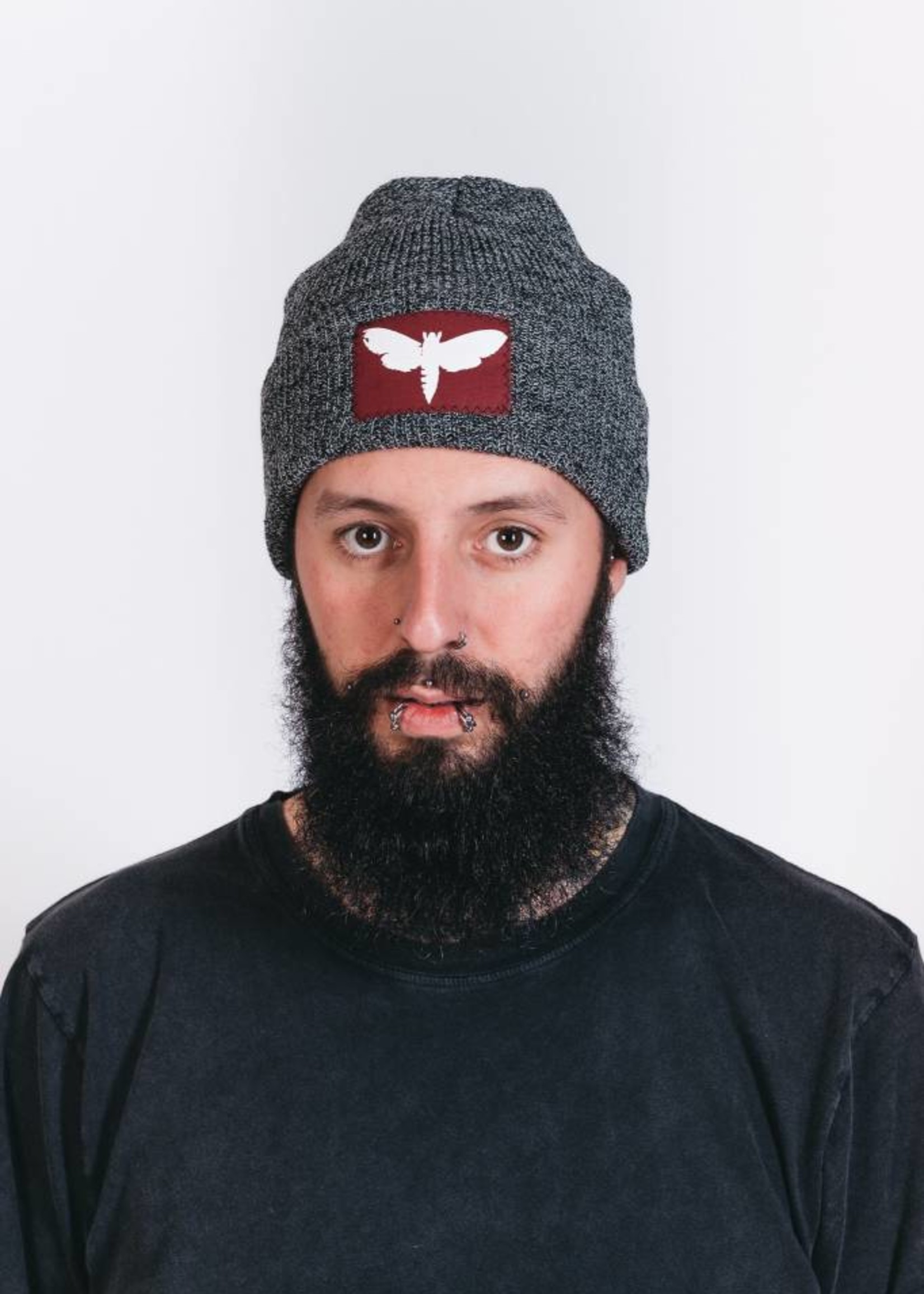 Motte Beanie grau meliert/bordeaux