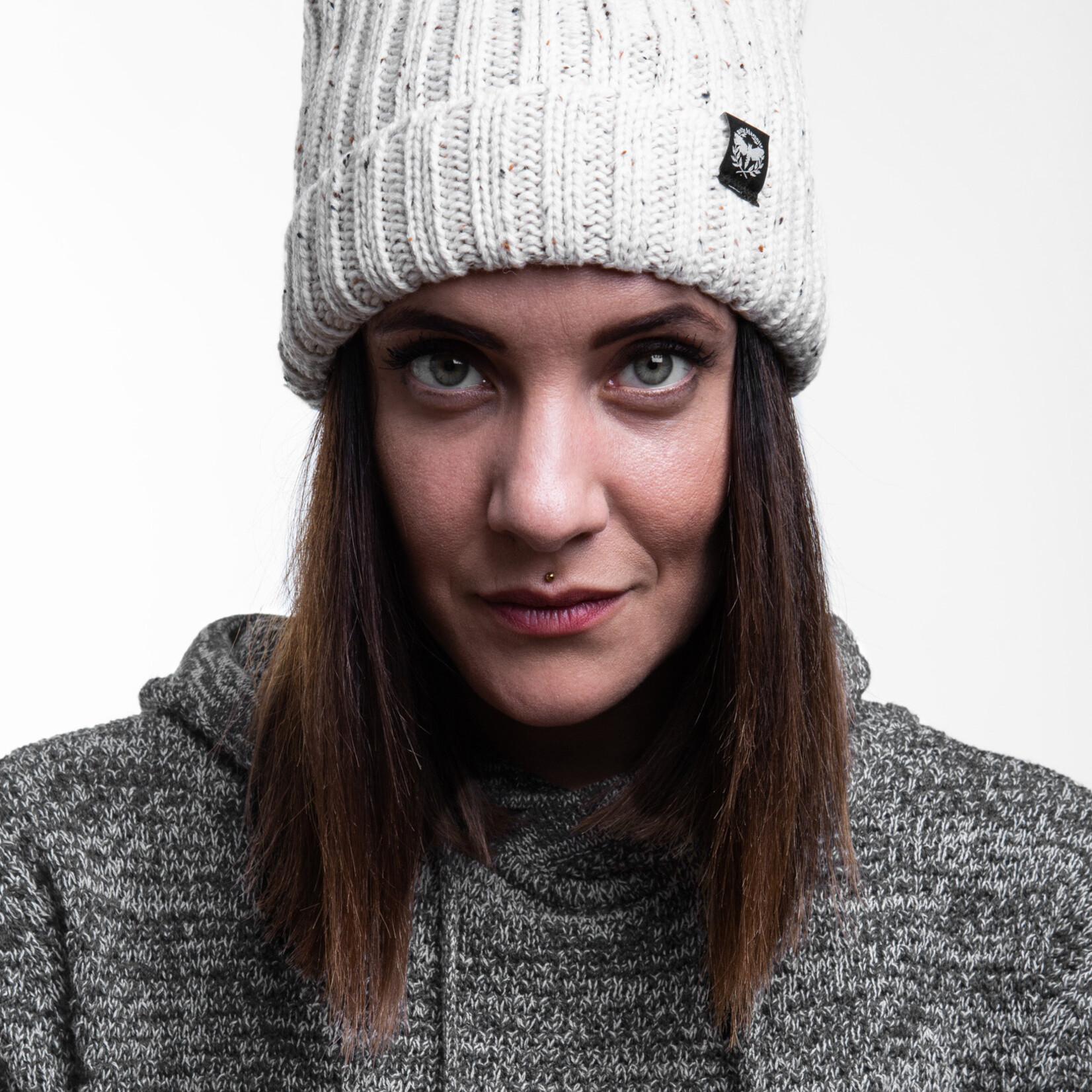 Motte Beanie weiß-gepunktet