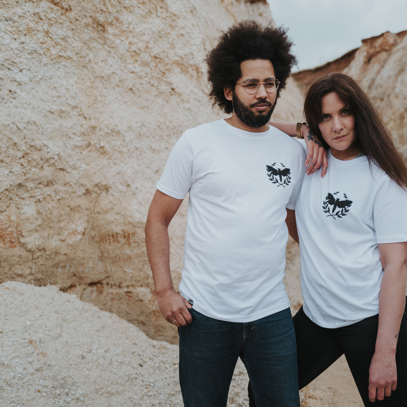 Motte Back Lettering Shirt in white