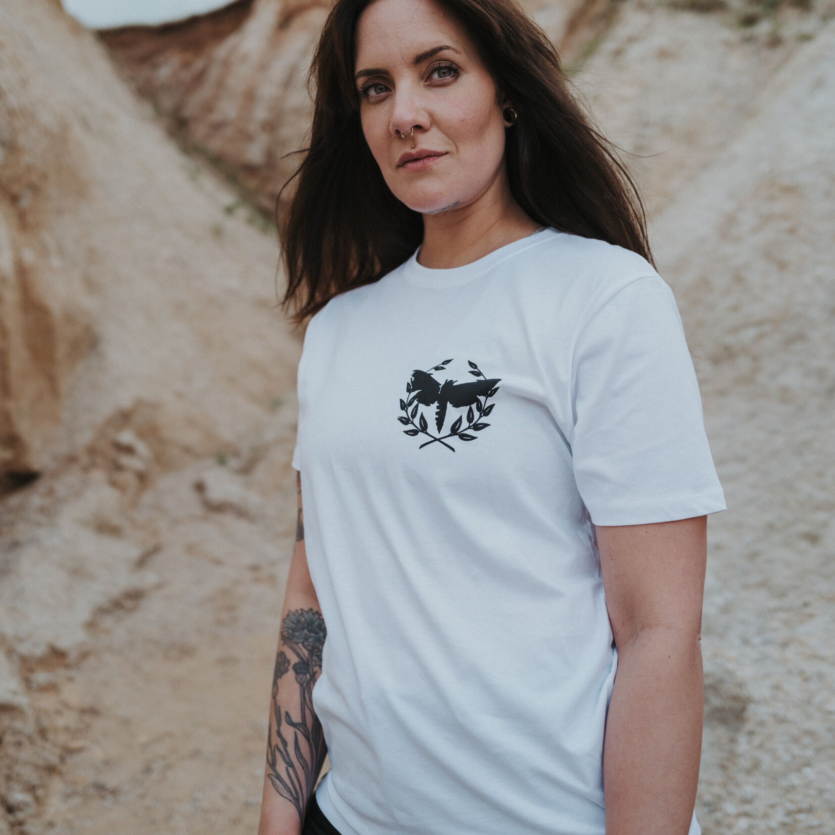 Motte Back Lettering Shirt in white