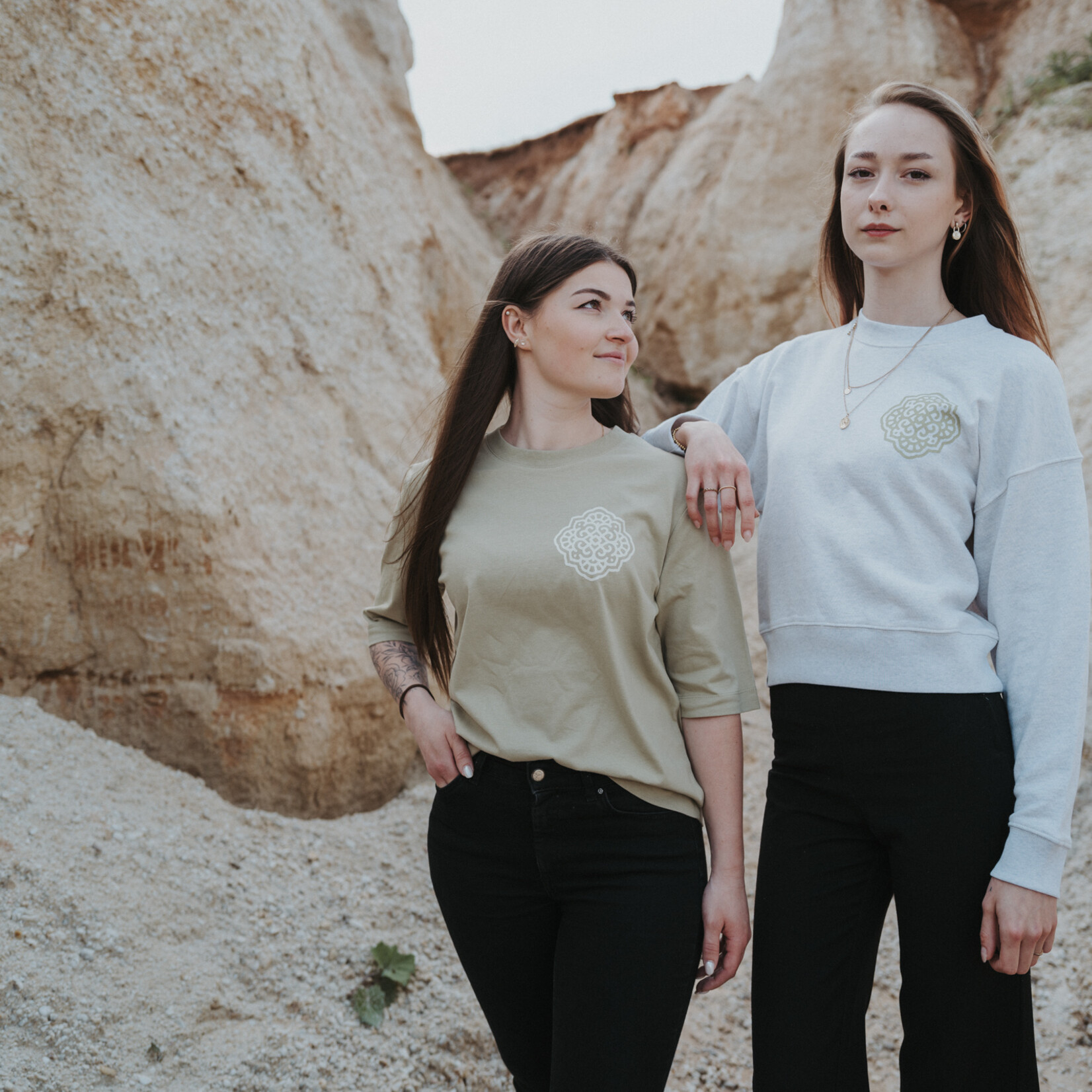 Ornamental cropped Sweater -cream heather grey