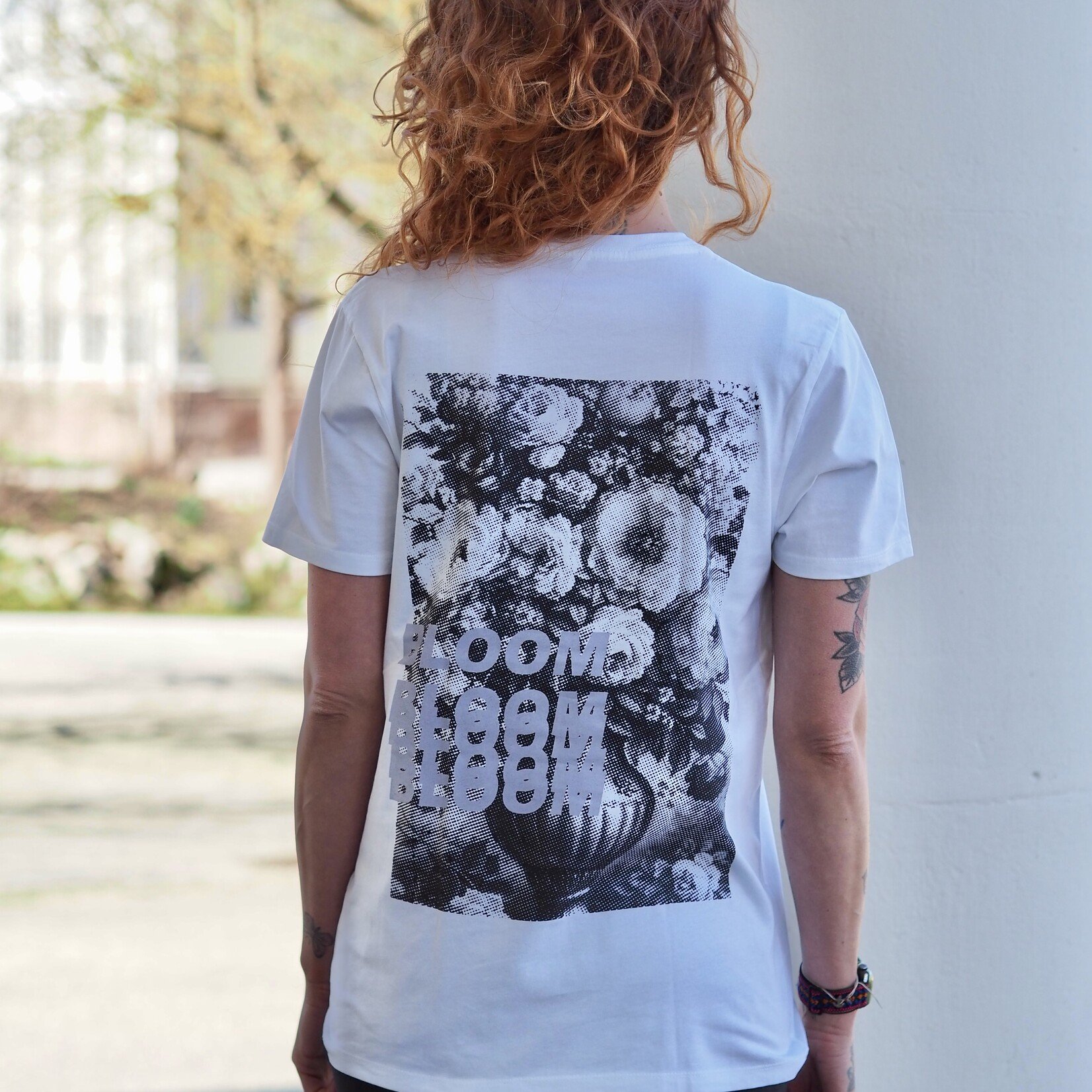 Bloom T-Shirt weiß mit optionalem Brustprint