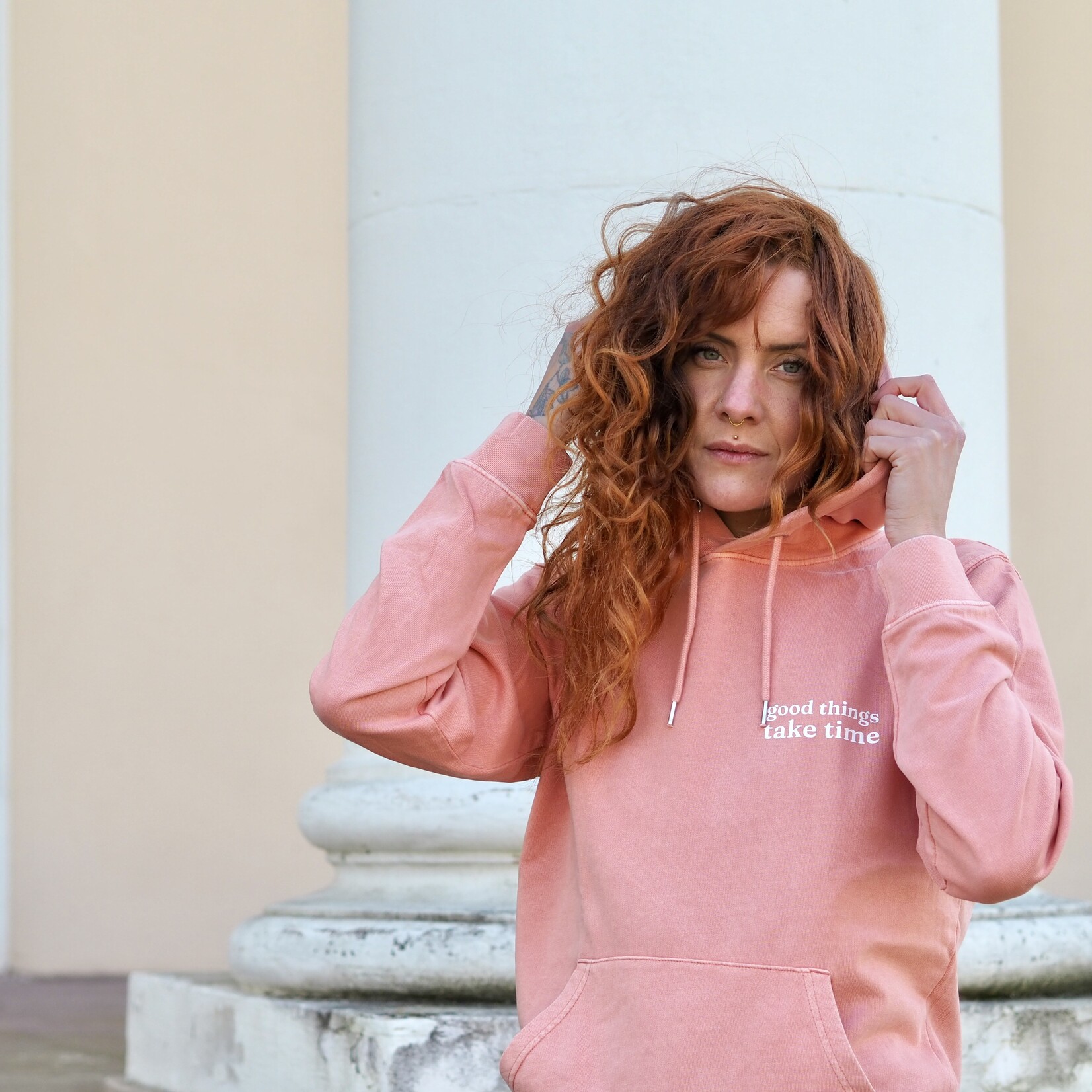 soft values Hoodie in used salmon