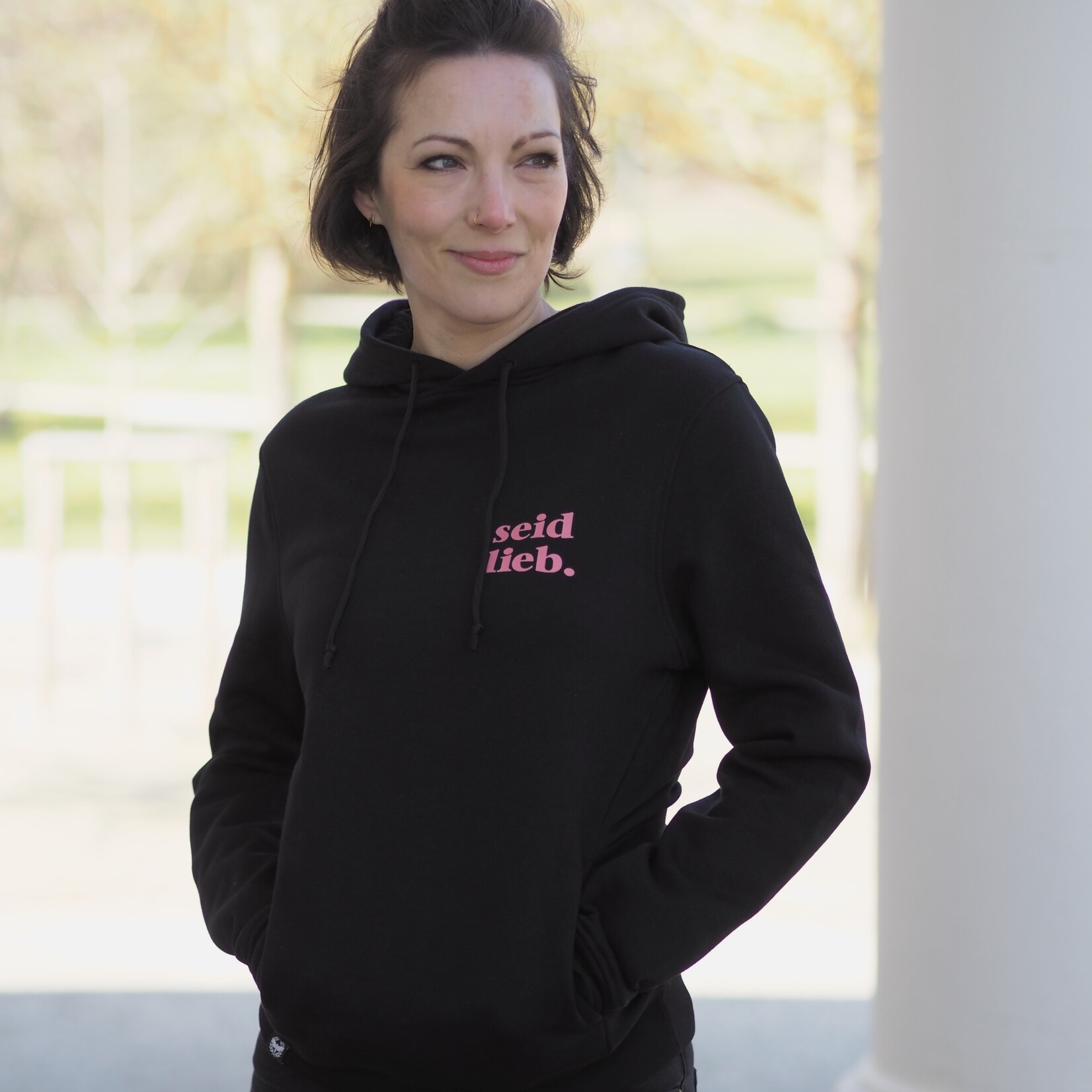 SOFT VALUES fairer bio Hoodie in schwarz