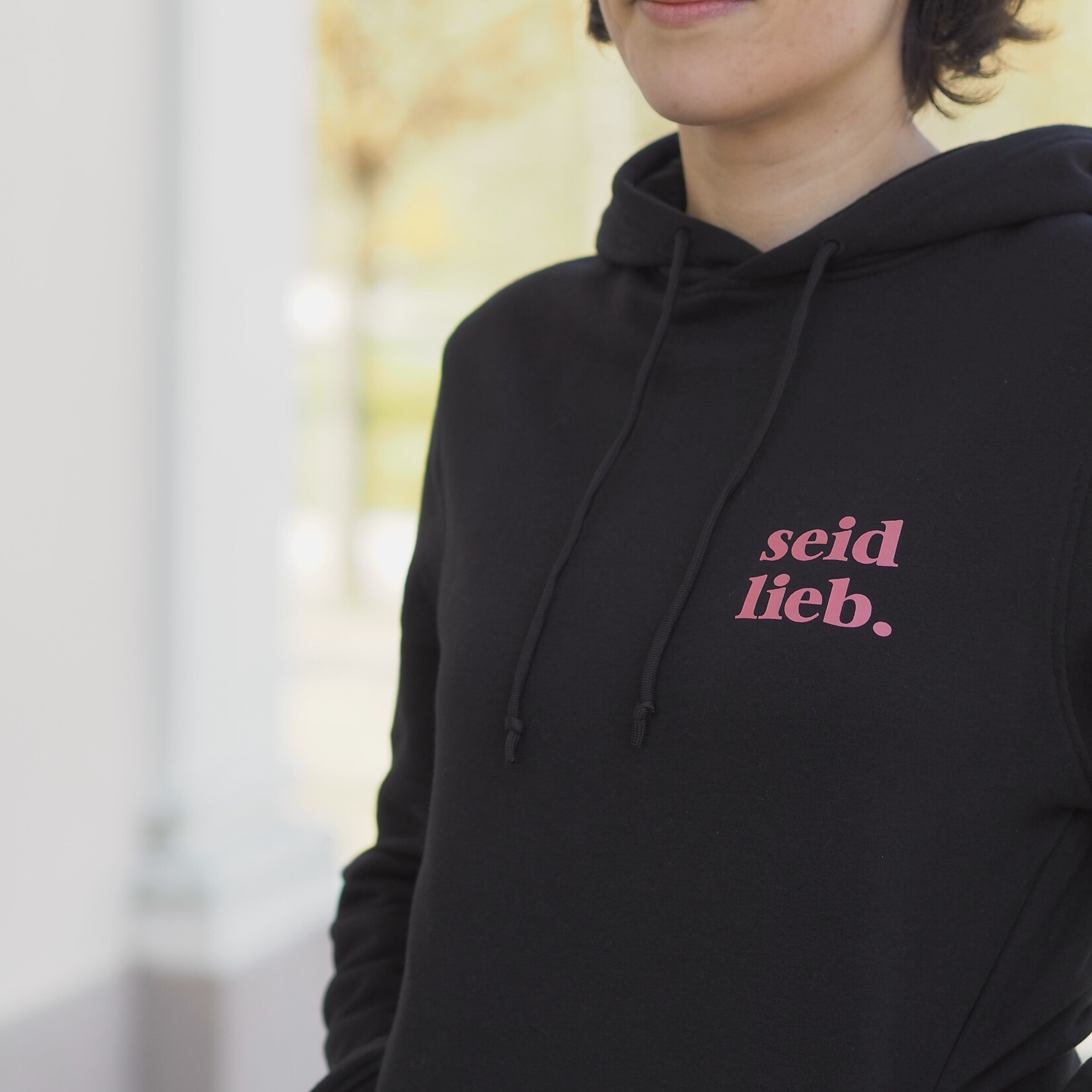 SOFT VALUES fairer bio Hoodie in schwarz