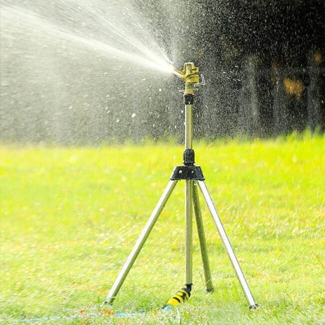 Ceruzo Zwenksproeier op Standaard - Driepoot Sectorsproeier