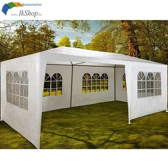 Grote partytent met zijwanden.