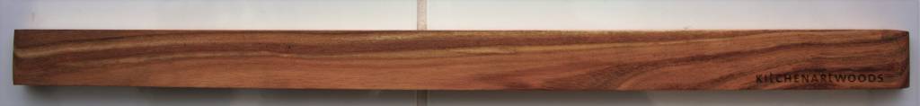 Wooden magnetic knive rack, made of the finest woods, elegant and very fucnctional.