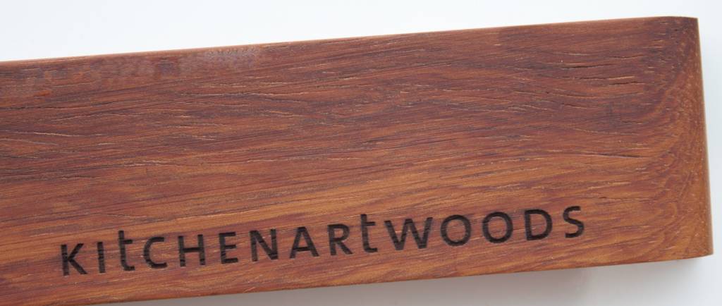 Wooden magnetic knive rack, made of the finest woods, elegant and very fucnctional.