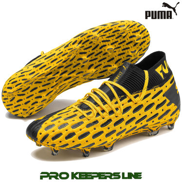 puma black and yellow sports shoes