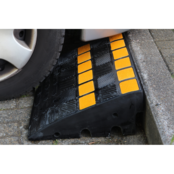 Oprijdrempel von rubber mit reflector 60x30x10 cm