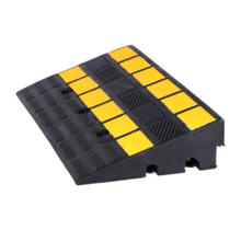 Rubber kerb ramp with reflector 60x36x15 cm