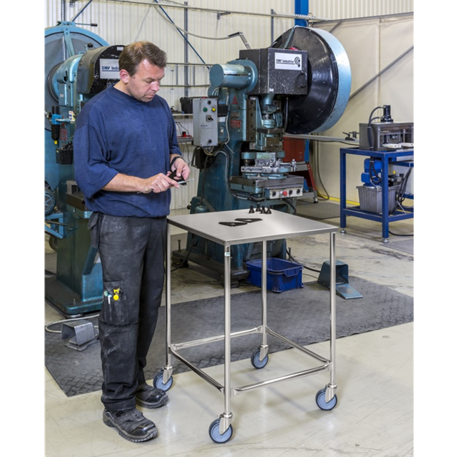 Rollbrett 605 x 605 x 885 mm, elektrolytisch verzinkt, mit Edelstahlplanke, 150 kg