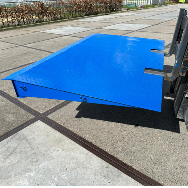 Stahl-Auffahrrampe für Seecontainer-Ladeplattform 210 x 123,5 x 16 cm, 5.000 kg Traglast
