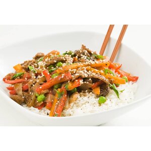 Ossenhaas met sesam, groenten en rijst