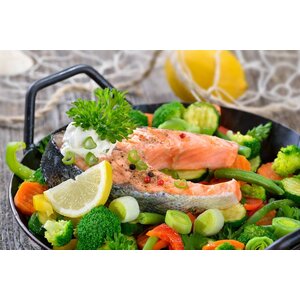 Zalmfilet, broccoli en aardappelen Zalmfilet, broccoli en aardappelen