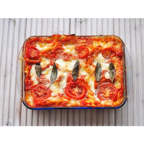 Tomaten-kaas-casserole uit de oven (V)
