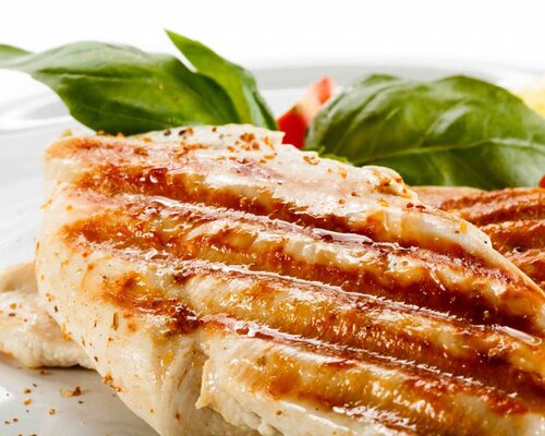 Kipfilet in jus met Hollandse snijboontjes en gekookte aardappels Kipfilet in jus met Hollandse snijboontjes en gekookte aardappels