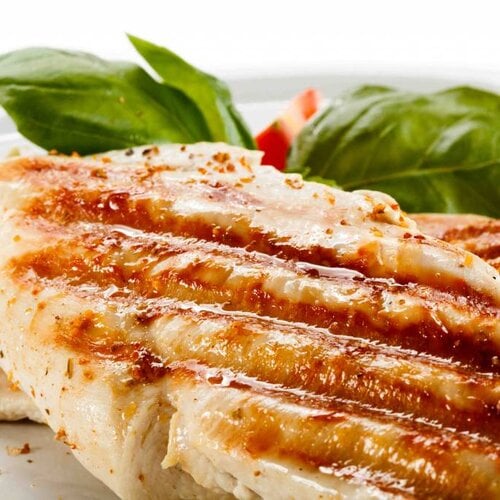 Kipfilet in jus met Hollandse snijboontjes en gekookte aardappels Kipfilet in jus met Hollandse snijboontjes en gekookte aardappels