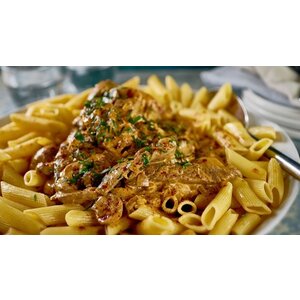 Penne met rundvlees in stroganoff saus