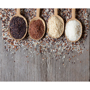 Schelvis met saffraanrijst, sla en chorizo