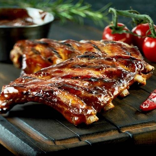 Smoked spare-ribs met gebakken aardappeltjes met cole slaw