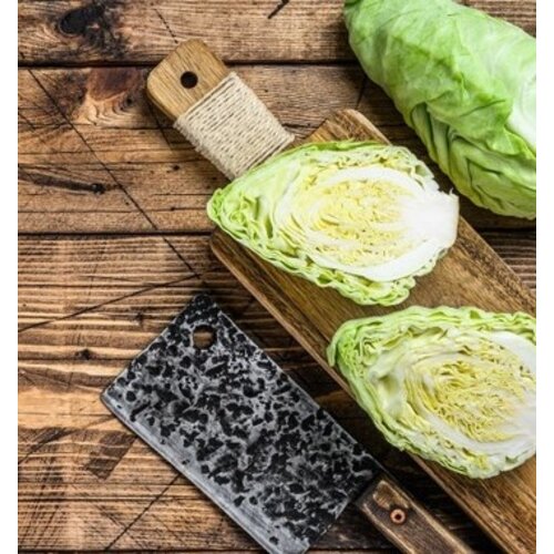 Gehaktbal met gekookte aardappel en spitskool