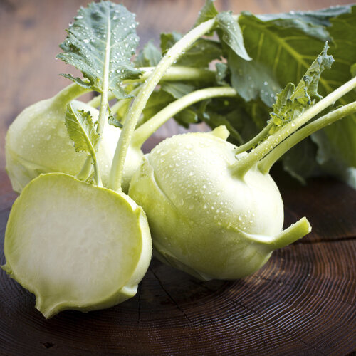 Rundersaucijs met jus, koolrabi met groentensaus en gekookte aardappels