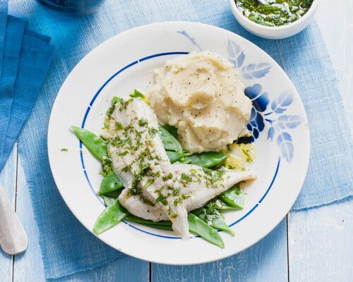 Scholfilet (gepocheerd) met vissaus, sperziebonen en aardappelpuree