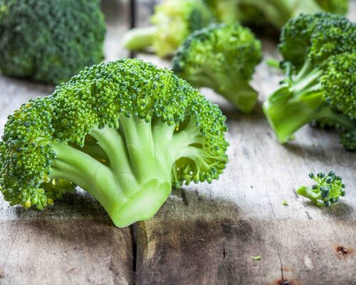 Kipdijfilet met jus en stamppot broccoli