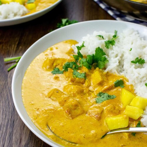 Mango curry met witte rijst vegetarisch